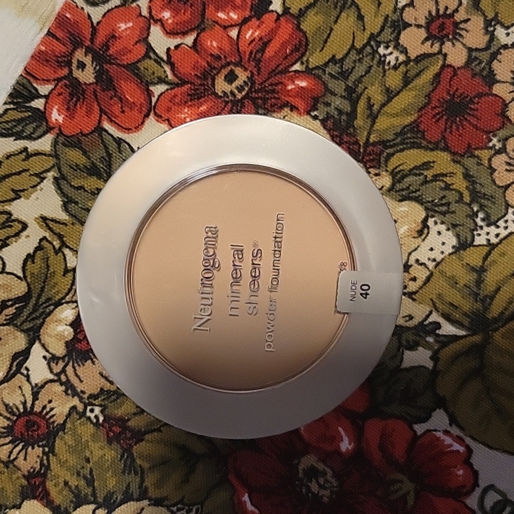 Neutrogena Mineral Sheers Powder Foundation Nude 40